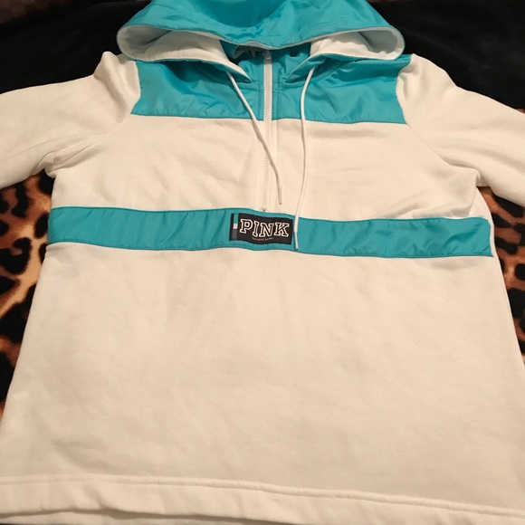 EUC Pink Victoria Secret pullover - Picture 4 of 6